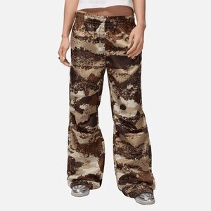 Air Jordan Women's Brooklyn Khaki
Camo Pants - MEDIUM